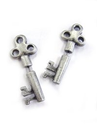 【新品】 鍵ピアス (アンティークシルバー) PR_009_B101【通信販売専用商品】