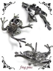 画像2: 【新品】 かえるピンバッジ(シルバー) (brooch/silver) ZA_004_B59【通信販売専用商品】 (2)