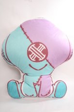 画像2: 【SALE】NieR CLOTHING / ONE君リバーシブルクッション   Y-24-03-07-034-PU-ZA-SZ-ZTK009 (2)