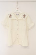 画像1: axes femme POETIQUE / ブーケ刺繍襟ブラウス M キナリ O-26-01-23-047-AX-BL-OW-ZH (1)