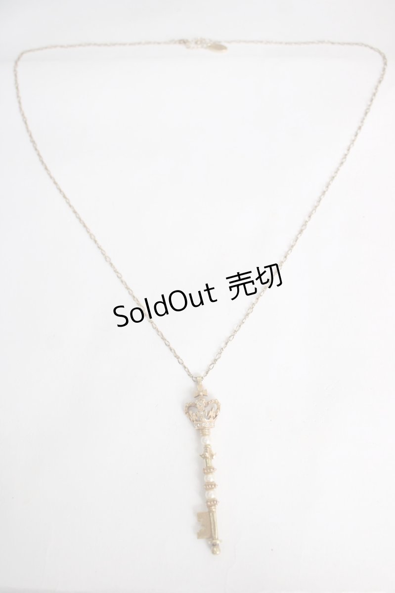 画像3: Jane Marple / パールクラウンキーのペンダント  ゴールド Y-26-07-03-001-JM-AC-SZ-ZY (3)