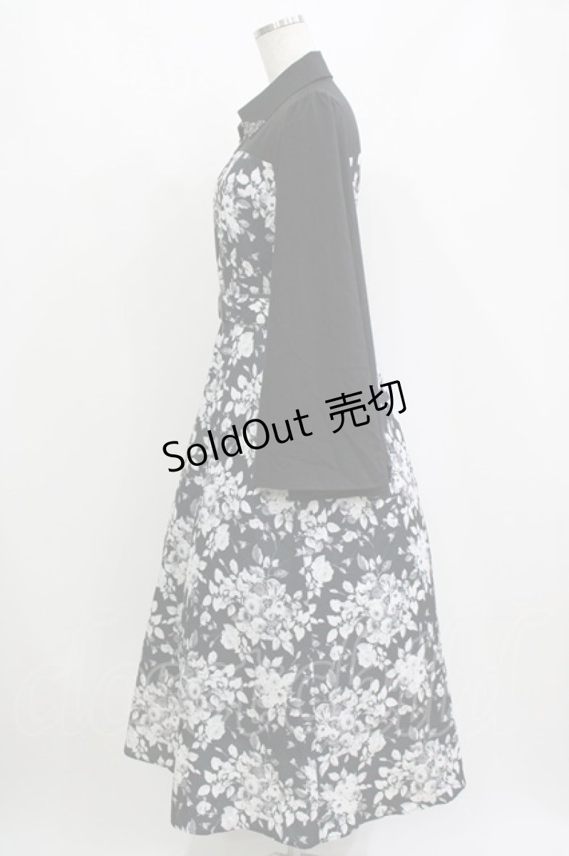 画像2: axes femme POETIQUE / グラデブーケ柄フレア袖ワンピース F クロ O-26-06-27-062-AX-OP-OW-ZH (2)