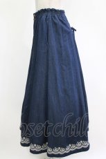 画像2: axes femme / 裾スカラップローズ刺繍スカート M ブルー H-26-09-26-008-AX-SK-NS-ZH (2)