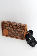 NieR Clothing / COMPACT EMBLEM SHOULDER BAG【BROWN】 O-22-10-31-091-1-ZA-PU-P-IG-ZT170