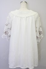 画像2: axes femme  / 袖刺繍シャーリングブラウス Y-23-07-27-4005-1-BL-AX-L-SZ-ZT154 (2)