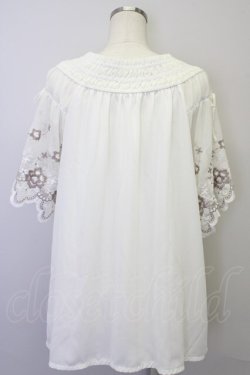 画像2: axes femme  / 袖刺繍シャーリングブラウス Y-23-07-27-4005-1-BL-AX-L-SZ-ZI