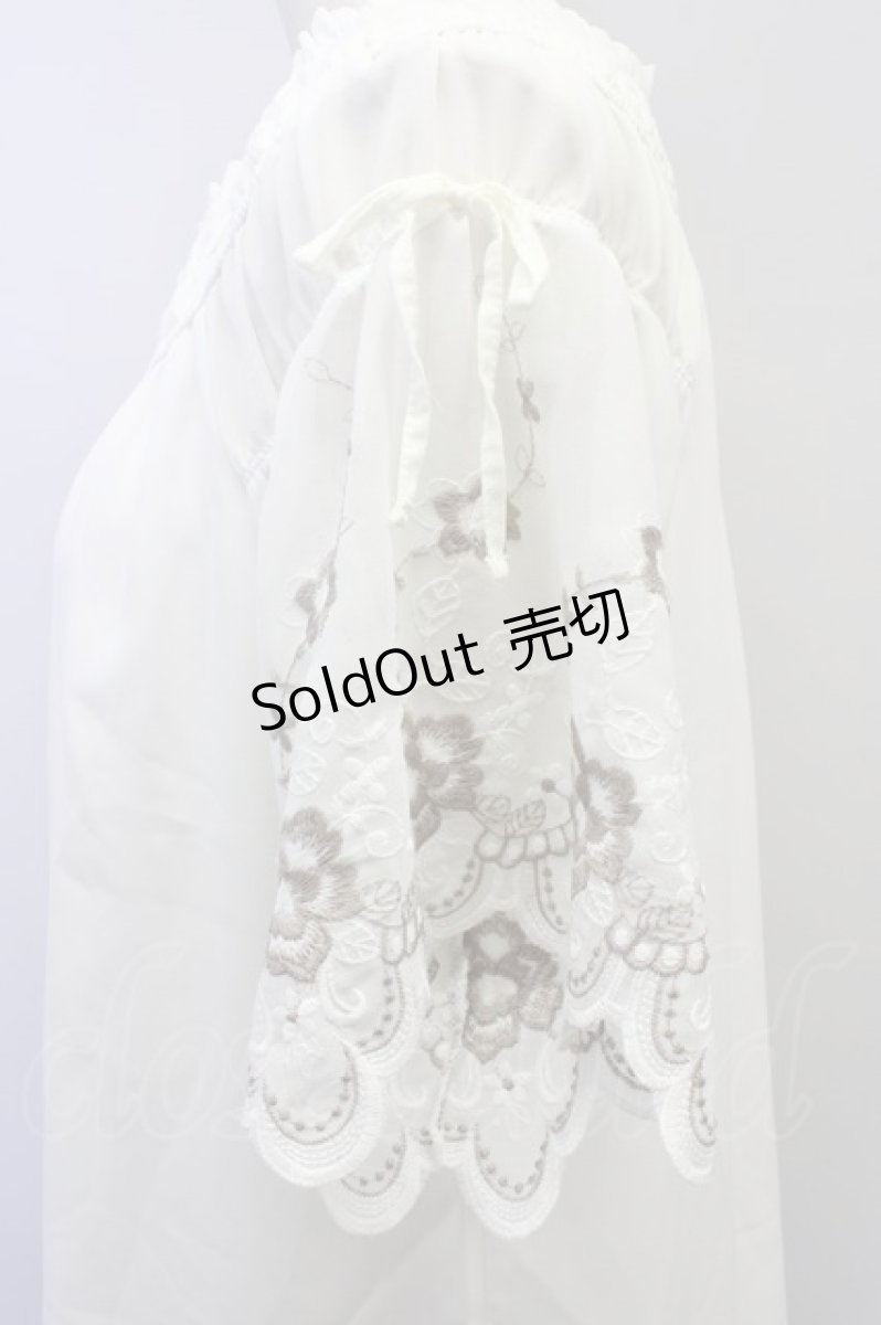 画像3: axes femme  / 袖刺繍シャーリングブラウス Y-23-07-27-4005-1-BL-AX-L-SZ-ZT154 (3)