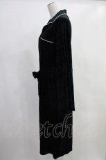 画像2: 【SALE】NieR CLOTHING / 3POCKET 111CM LONG UNISEXベロアルームウェア  黒 H-24-01-27-036-PU-TO-KB-ZT001 (2)