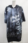 NieR Clothing / 総柄半袖プルパーカー  グレー H-24-02-08-031-PU-TO-KB-ZT179