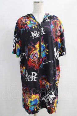 画像1: NieR Clothing / 総柄半袖プルパーカー  黒 H-25-05-11-1005-PU-TO-KB-ZH