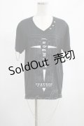 SEX POT ReVeNGe / チェーンチャーム付VネックTシャツ  黒 H-25-03-02-007-SP-TO-KB-ZT389
