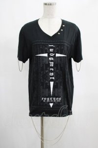 SEX POT ReVeNGe / チェーンチャーム付VネックTシャツ  黒 H-25-03-02-007-SP-TO-KB-ZT389