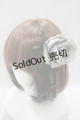 Triple fortune / タッセル付コサージュ  グレー H-25-03-13-029-EL-AC-KB-ZH