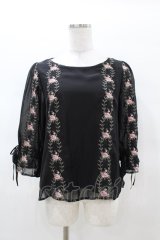 an another angelus / 壁紙ローズ刺繍プルオーバーブラウス Free Black H-25-03-14-1055-CA-BL-NS-ZH