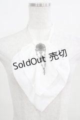 BPN / ブローチ付ジャボタイ  白 H-25-03-21-071-GO-ZA-KB-ZH