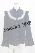 axes femme kawaii / リボンブローチ付肩フリルブラウス M ネイビー H-25-03-22-036-AX-BL-NS-ZH