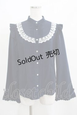 画像1: axes femme kawaii / リボンブローチ付肩フリルブラウス M ネイビー H-25-03-22-036-AX-BL-NS-ZH