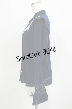 画像2: axes femme kawaii / リボンブローチ付肩フリルブラウス M ネイビー H-25-03-22-036-AX-BL-NS-ZH