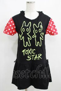 TOXIC STAR / ドット切替ツノフードチュニック  黒×赤 H-25-03-29-056-PU-TO-KB-ZH