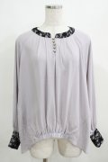 axes femme / パール釦ギャザーブラウス S グレー H-25-03-30-051-AX-BL-NS-ZH