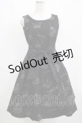 Jane Marple / 王冠ケーキ刺繍ジャンパースカート  黒 H-25-03-30-1002-JM-OP-KB-ZH
