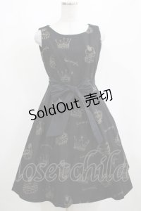 Jane Marple / 王冠ケーキ刺繍ジャンパースカート  黒 H-25-03-30-1002-JM-OP-KB-ZH