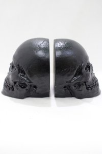 THE BLACKENED TEETH / Full Skull Bookends   H-25-04-01-060-PU-ZA-KB-ZH
