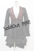 Ozz oneste / ジャガード切替フリルオーバージャケット  黒×赤 H-25-04-07-007-OO-JA-KB-ZH