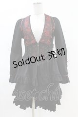 Ozz oneste / ジャガード切替フリルオーバージャケット  黒×赤 H-25-04-07-007-OO-JA-KB-ZH