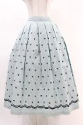 Jane Marple Dans Le Salon / Clover Embroideryキャトルタックスカート  サックス H-25-04-07-012-JM-SK-KB-ZH