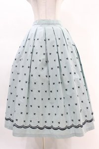 Jane Marple Dans Le Salon / Clover Embroideryキャトルタックスカート  サックス H-25-04-07-012-JM-SK-KB-ZH