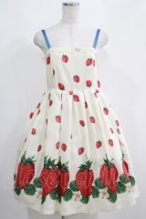Leur Getter / ストロベリープリントリボンブローチ付キャミワンピース  オフ H-25-04-12-010-LU-OP-KB-ZH