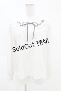 axes femme / リボン付き猫刺繍ブラウスプルオーバー Free オフ H-25-04-14-032-AX-BL-NS-ZH