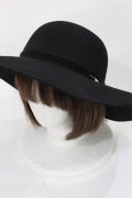 axes femme / 蝶チャーム付キャペリンハット  ブラック H-25-04-19-1001-AX-AC-NS-ZH