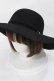 画像1: axes femme / 蝶チャーム付キャペリンハット  ブラック H-25-04-19-1001-AX-AC-NS-ZH (1)