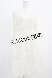 axes femme / キャミワンピ付きレースチュニ M アイボリー H-25-04-20-005-AX-OP-NS-ZH