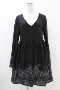 KILL STAR / 裾プリントワンピース XS 黒 H-25-04-20-1024-SL-OP-KB-ZH