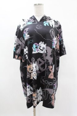 画像1: NieR Clothing / 総柄半袖プルパーカー  黒 H-25-04-22-026-PU-TO-KB-ZH