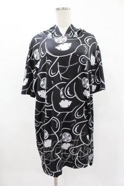 画像1: NieR Clothing / 総柄半袖プルパーカー  黒×白 H-25-04-22-028-PU-TO-KB-ZH