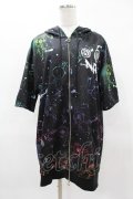 NieR Clothing / 総柄半袖ZIPパーカー  黒 H-25-04-22-040-PU-TO-KB-ZH