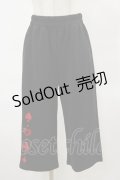 NieR Clothing / 裾刺繍パンツ  黒×赤 H-25-04-25-058-PU-PA-KB-ZH