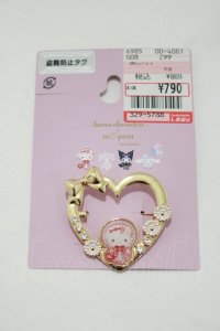 m petit by misako / サンリオキャラクターズコラボ AMキティブローチ  ゴールド H-25-04-28-070-LO-AC-NS-ZH