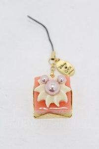 Q-pot. / ミッキーマウスのプチケーキストロベリークリームストラップ   H-25-05-01-1002-QP-ZA-KB-ZH