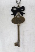 Q-pot. / Alice’s Key Necklace   H-25-05-07-1006-QP-AC-KB-ZH