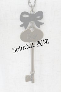 Q-pot. / Alice’s Key Necklace   H-25-05-07-1006-QP-AC-KB-ZH