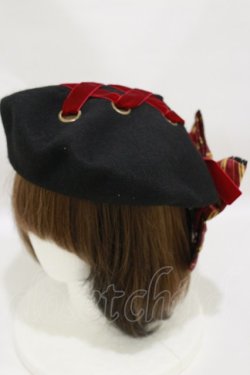 画像2: ATELIER PIERROT / ハリー・ポッター リボンブローチ付きレースアップベレー帽  グリフィンドール（レッド） H-25-05-12-2001-EL-AC-KB-ZH