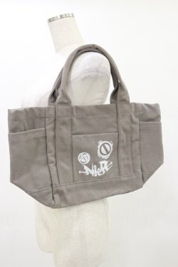 画像1: NieR Clothing / ロゴプリントバッグ  グレー H-25-05-26-036-PU-BG-KB-ZH