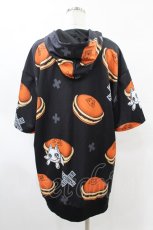 画像2: NieR CLOTHING / 総柄ZIP半袖パーカー  黒×どら焼き H-25-08-26-020-PU-TO-KB-ZH (2)