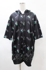 画像1: NieR CLOTHING / 総柄ZIP半袖パーカー  ONE君 H-25-08-26-019-PU-TO-KB-ZH (1)
