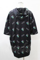 画像2: NieR CLOTHING / 総柄ZIP半袖パーカー  ONE君 H-25-08-26-019-PU-TO-KB-ZH (2)